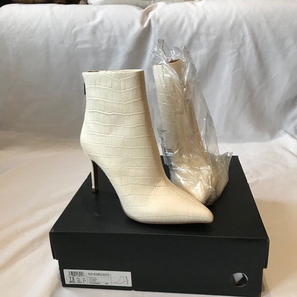 Kenneth Cole Riley 85 Simple Bootie - Picture 3 of 5